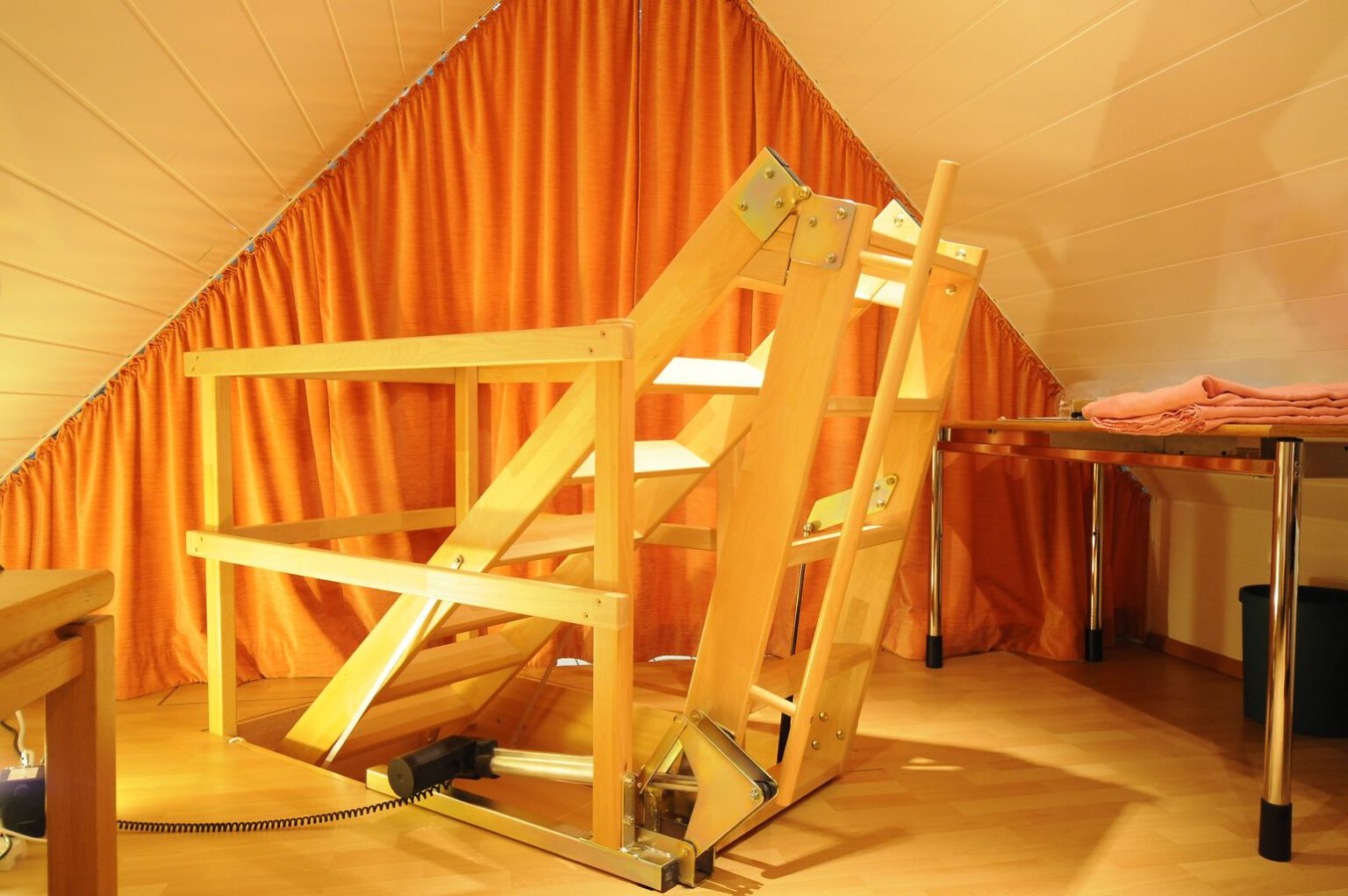 Dachbodentreppen Isolierung 63,5x137,2cm - Isolierabdeckung Für Dachbodenluke Mit Aluminiumfolie