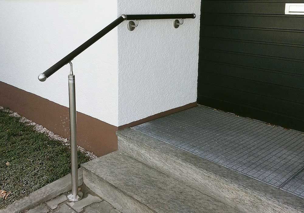 Flexo Handlauf = Sicherheit auch bei einer Stufe