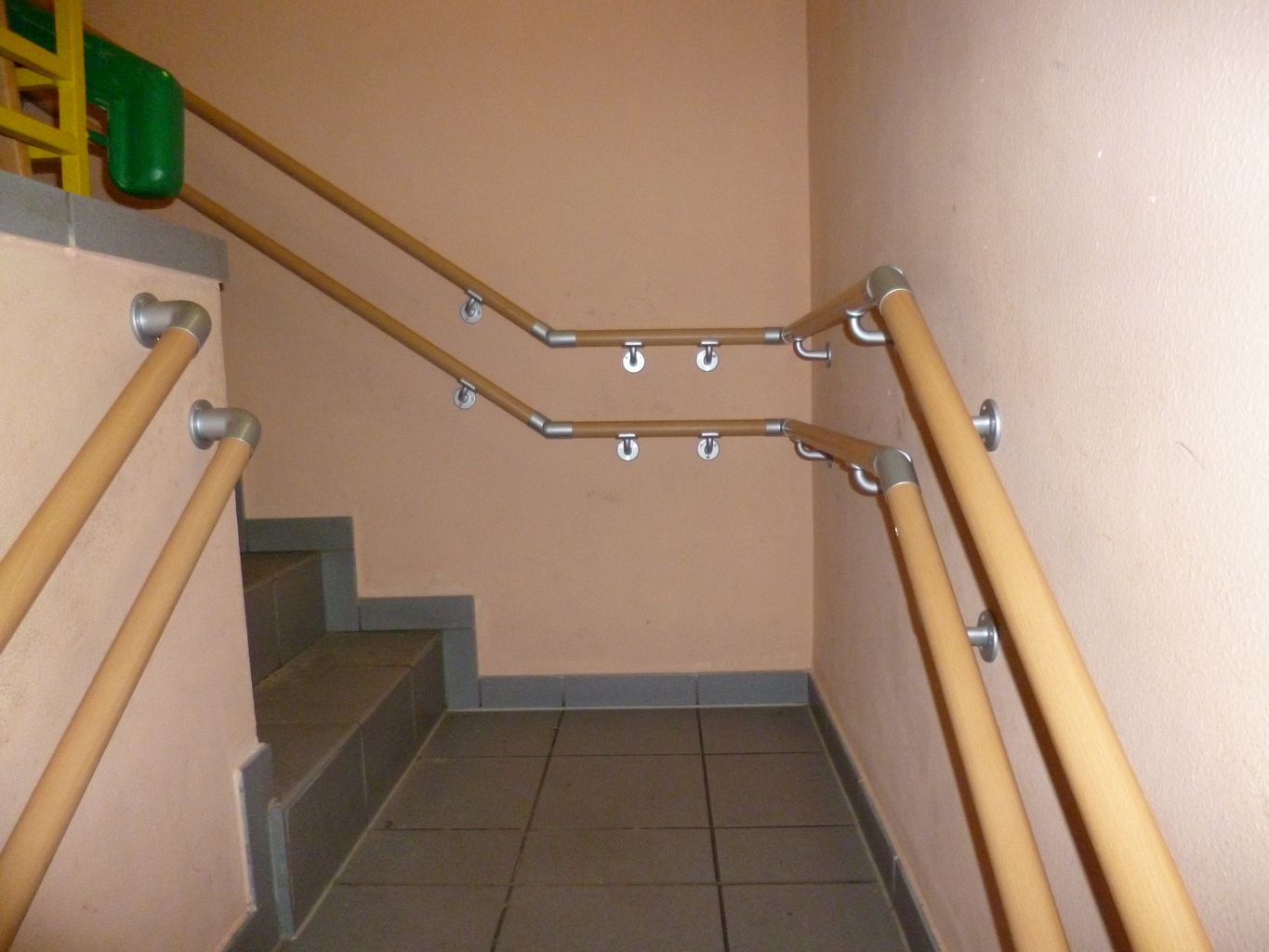 jowi_img_handlaeufe-stahl-mit-holzdekor-flexofit_anwendungsbeispiel_44