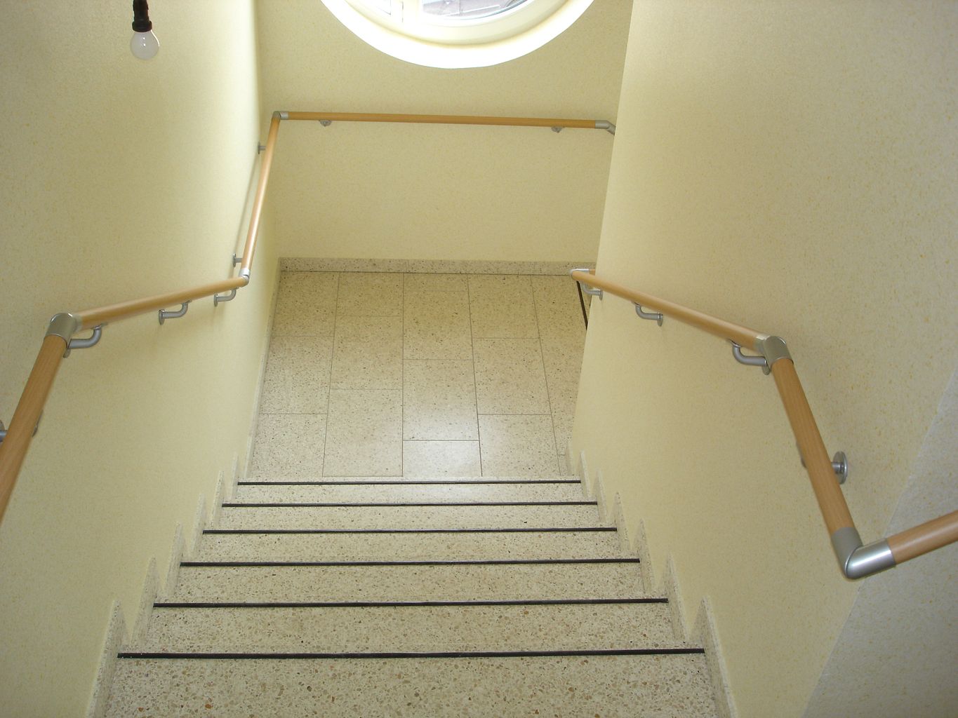 jowi_img_handlaeufe-stahl-mit-holzdekor-flexofit_anwendungsbeispiel_61