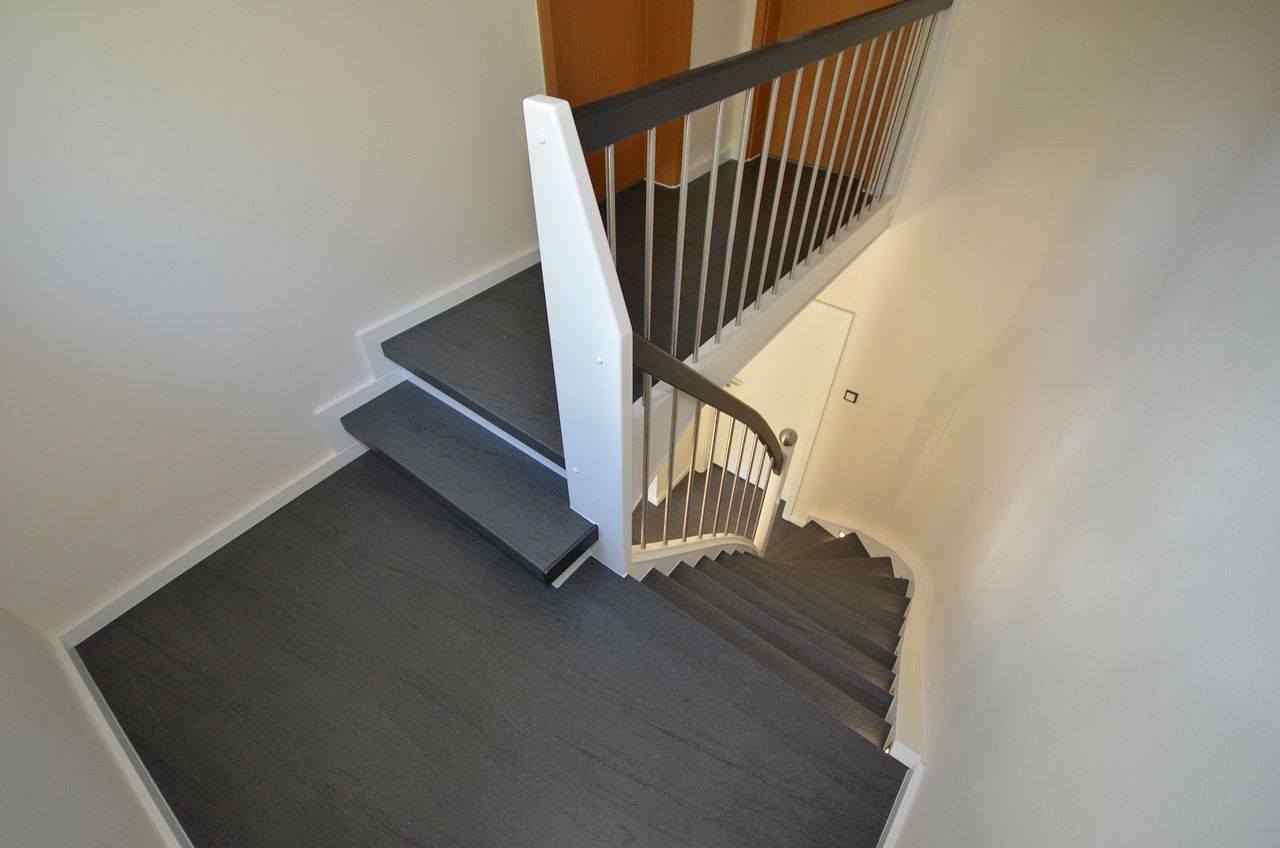 Treppenrenovierung mit Laminat - Beispiel - 10