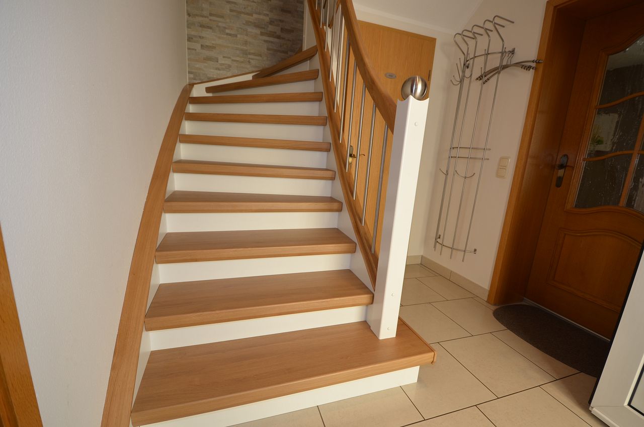 Treppenrenovierung mit Laminat - Beispiel - 14