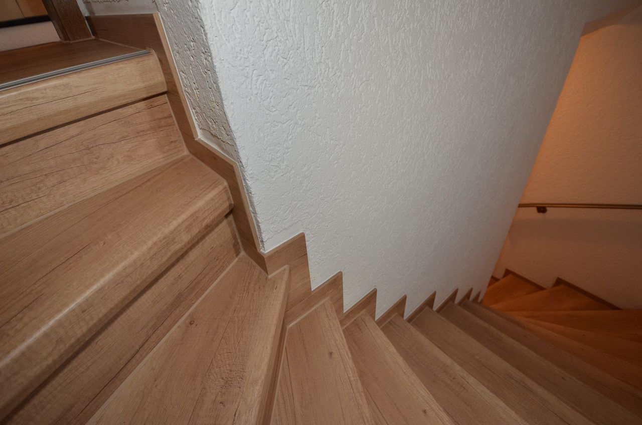 Treppenrenovierung mit Laminat - Beispiel - 17