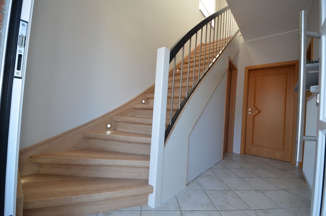 Treppenrenovierung mit Laminat - Beispiel - 21